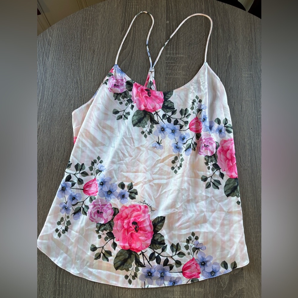 5/$25 Victorias Secret Silky Floral Sleep Top L